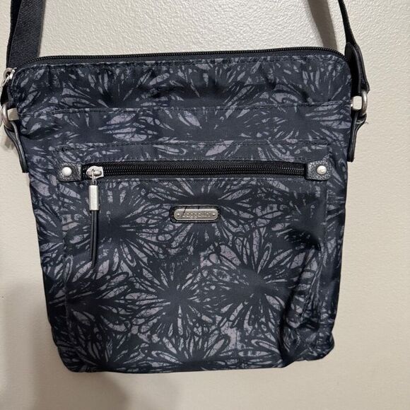 Baggallini Go bagg crossbody in midnight blossom - Picture 1 of 6